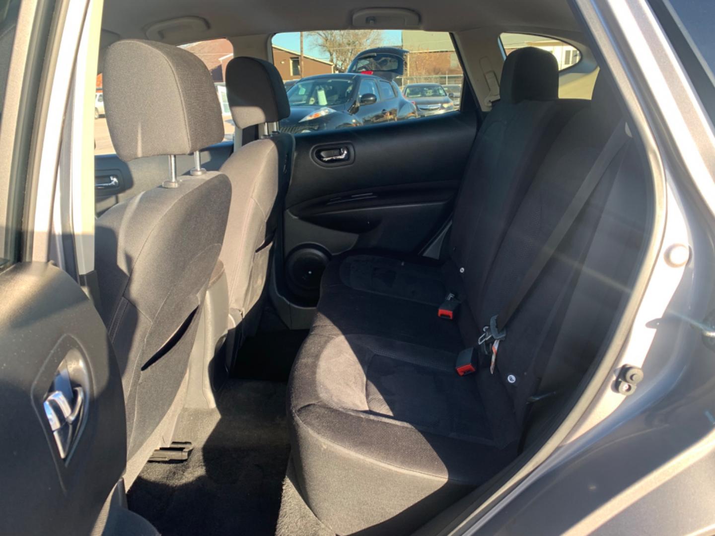 2015 Gray /gray Nissan Rogue Select (JN8AS5MT8FW) , AUTOMATIC transmission, located at 1830 North Belt Line Road, Irving, TX, 75061, (469) 524-0199, 32.834373, -96.993584 - Photo#8